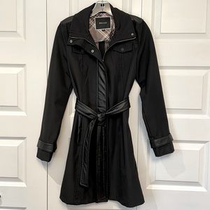 RW&Co. water repellent trench coat with vegan leather details - size small